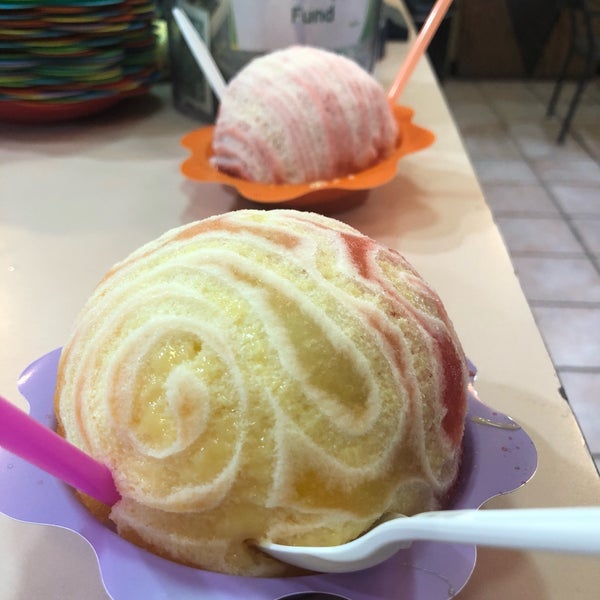 Photo taken at Scandinavian Shave Ice by Eva G. on 4/25/2018