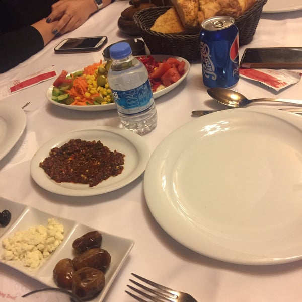 Photo taken at Cumhuriyet Halimbey Restoran by Elçin D. on 6/4/2017