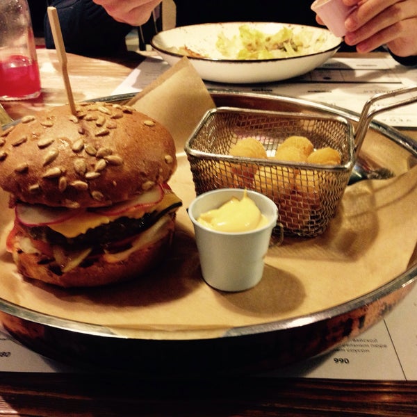 4/1/2015 tarihinde Murik T.ziyaretçi tarafından Ketch Up Burgers'de çekilen fotoğraf