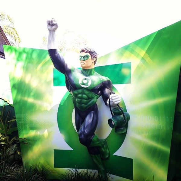 9/23/2013 tarihinde Arturo H.ziyaretçi tarafından Green Lantern Coaster'de çekilen fotoğraf