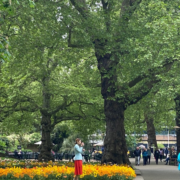 Foto diambil di Victoria Embankment Gardens oleh WAFA . pada 5/2/2022