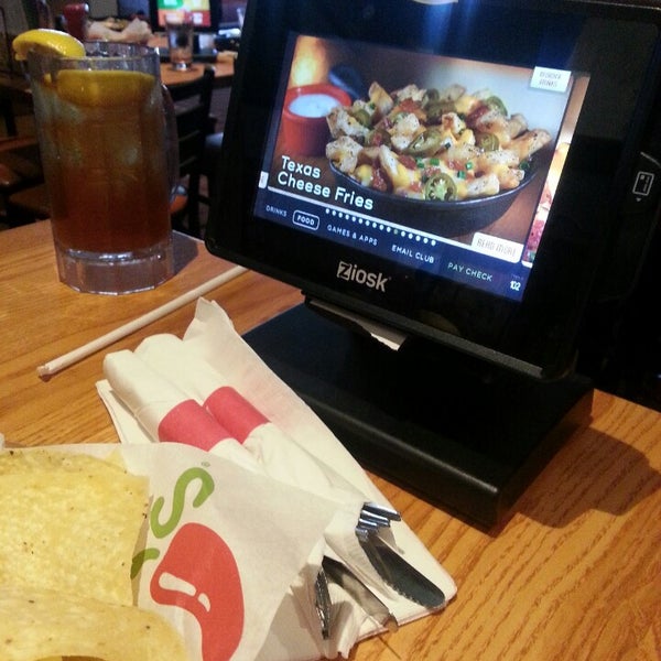 Photo taken at Chili&#39;s Grill &amp; Bar by Samantha S. on 12/24/2013
