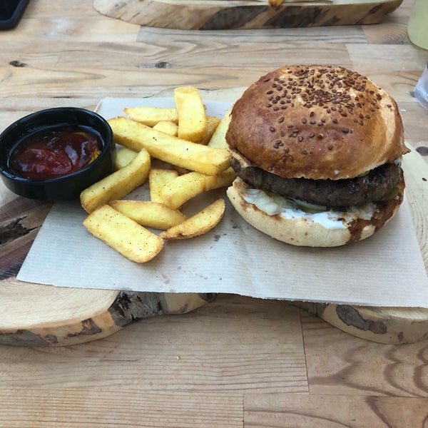 6/23/2018 tarihinde Canan Ç.ziyaretçi tarafından C Plus Organic &amp; Gourmet Burger'de çekilen fotoğraf