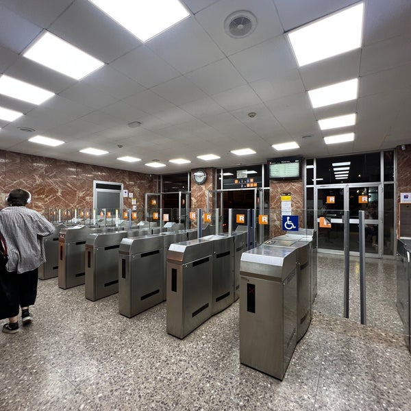 RENFE Sant Andreu Comtal Sant Andreu 6 tips