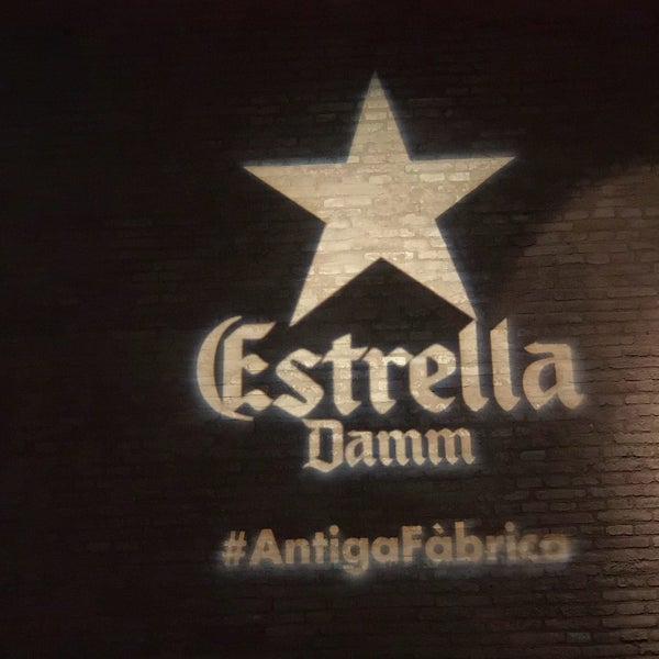 Das Foto wurde bei Antiga Fàbrica Estrella Damm von Denis M. am 2/25/2018 aufgenommen