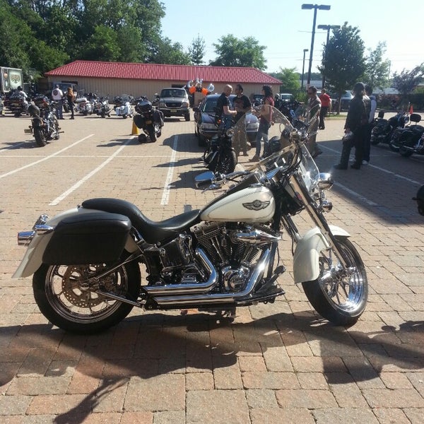6/28/2014 tarihinde Joseph T.ziyaretçi tarafından Bergen County Harley-Davidson'de çekilen fotoğraf