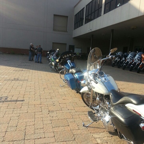 7/12/2014 tarihinde Joseph T.ziyaretçi tarafından Bergen County Harley-Davidson'de çekilen fotoğraf