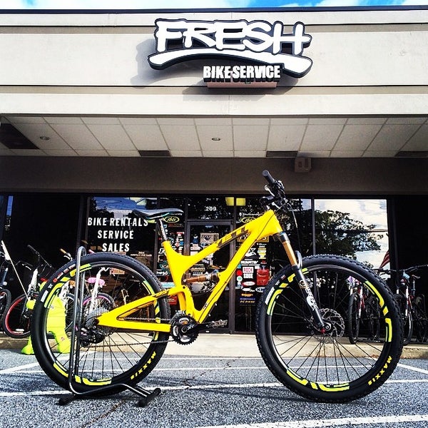 Das Foto wurde bei Fresh Bike Service, Inc. von Shawn B. am 5/15/2014 aufgenommen