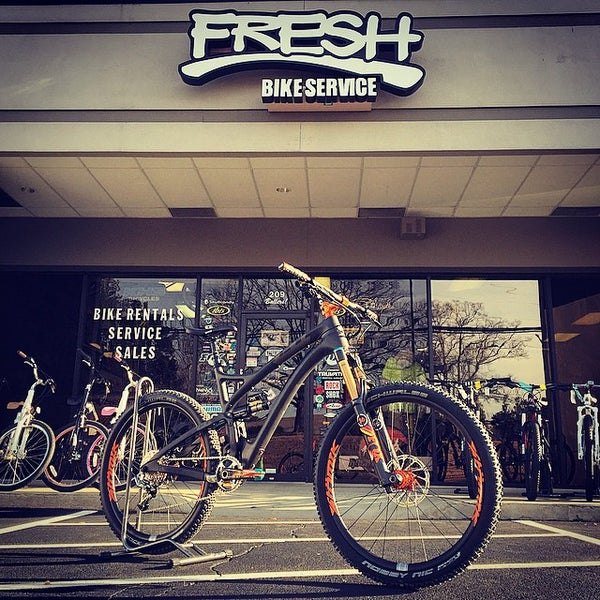 1/10/2015 tarihinde Shawn B.ziyaretçi tarafından Fresh Bike Service, Inc.'de çekilen fotoğraf