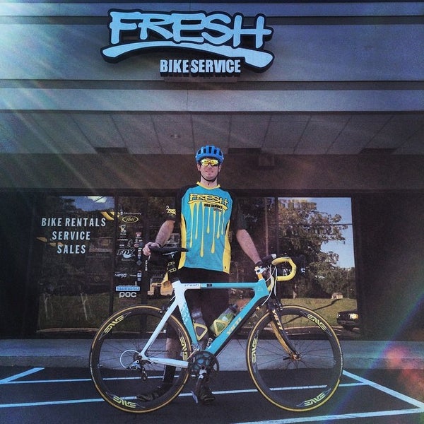 Das Foto wurde bei Fresh Bike Service, Inc. von Shawn B. am 8/13/2014 aufgenommen