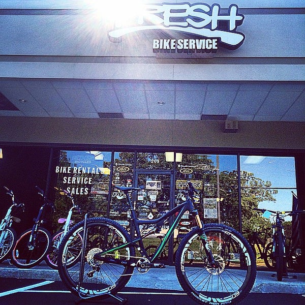 Снимок сделан в Fresh Bike Service, Inc. пользователем Shawn B. 10/2/2014