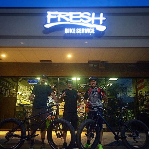 Foto tirada no(a) Fresh Bike Service, Inc. por Shawn B. em 10/23/2014