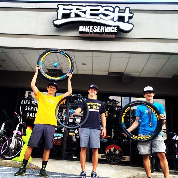 Снимок сделан в Fresh Bike Service, Inc. пользователем Shawn B. 6/27/2014
