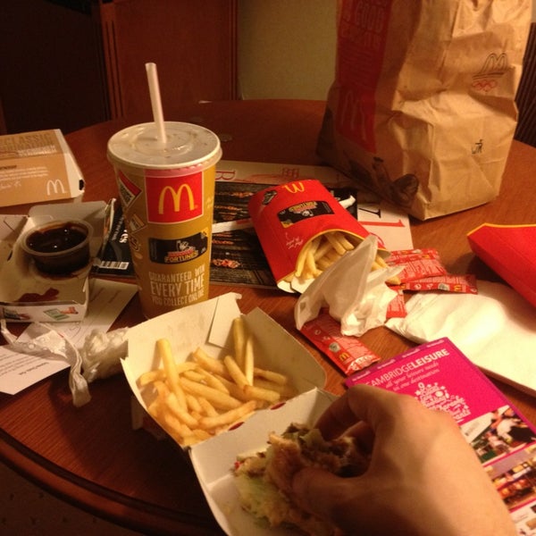 Foto diambil di McDonald&#39;s oleh M pada 4/21/2013