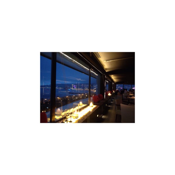รูปภาพถ่ายที่ Eleven Restaurant &amp; Lounge โดย Aila J. เมื่อ 3/29/2017
