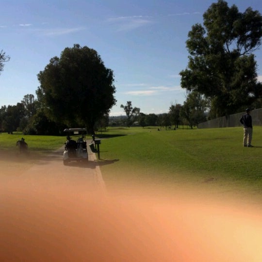 รูปภาพถ่ายที่ Chester Washington Golf Course โดย Mike R. เมื่อ 12/15/2012