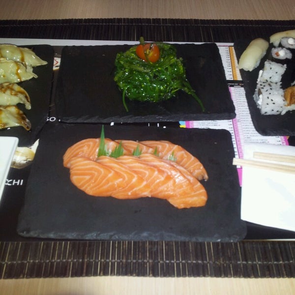 รูปภาพถ่ายที่ Sushi Store โดย Marta Y. เมื่อ 10/10/2013