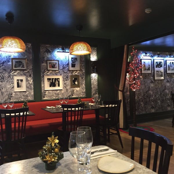 รูปภาพถ่ายที่ Romulo Café &amp; Restaurant โดย Paul C. เมื่อ 11/23/2016