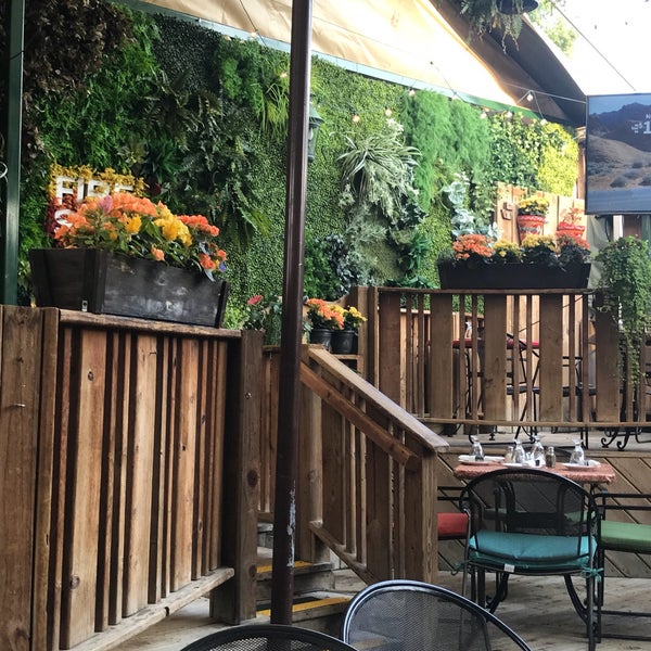 6/16/2018 tarihinde Scott W.ziyaretçi tarafından Fireside Restaurant &amp; Lounge'de çekilen fotoğraf