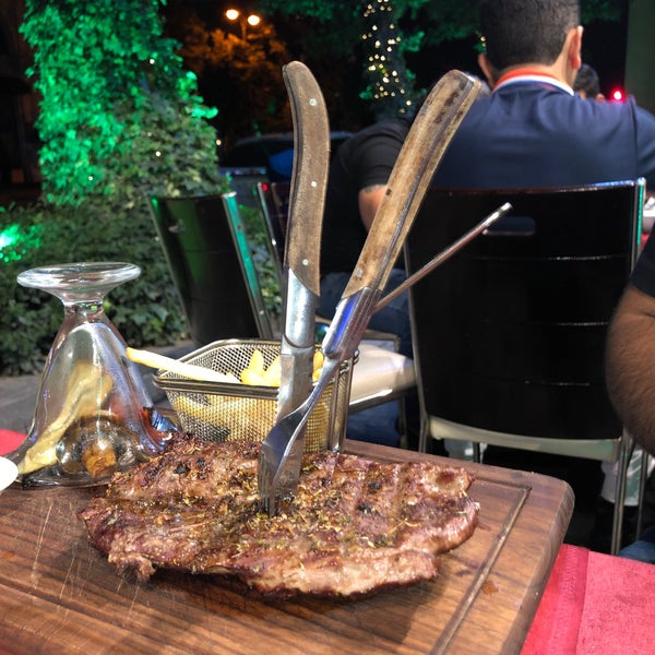Das Foto wurde bei Anadolu Restaurant (Halal) von Fares am 6/6/2019 aufgenommen