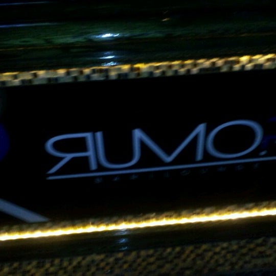 รูปภาพถ่ายที่ Rumor Bar &amp; Lounge โดย EJ C. เมื่อ 11/22/2012