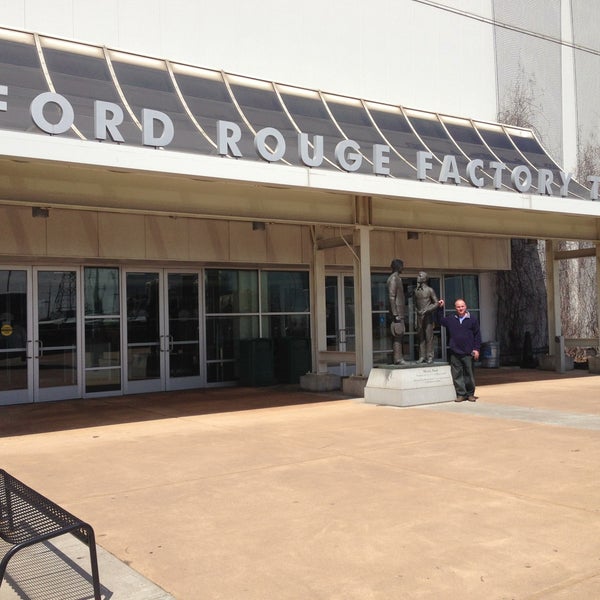 Foto tirada no(a) Ford River Rouge Factory Tour por Susan em 4/16/2013