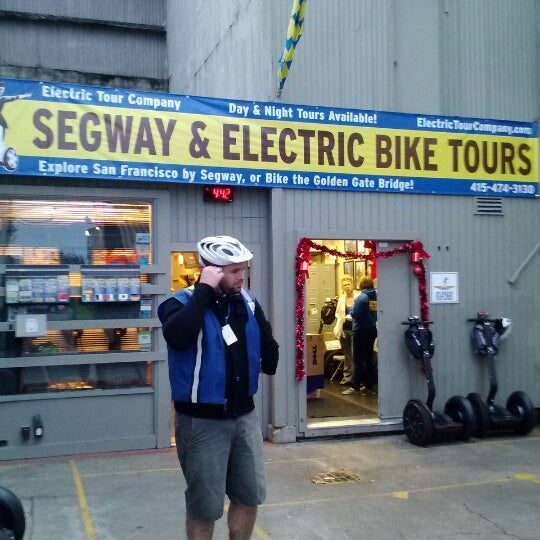 Das Foto wurde bei Electric Tour Company Segway Tours: San Francisco Wharf von Josh R. am 11/19/2012 aufgenommen