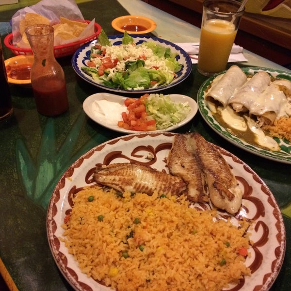 Photo taken at La Mesa Mexican Restaurant by EBH on 8/28/2014