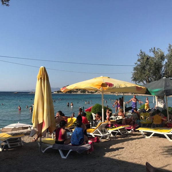 รูปภาพถ่ายที่ İkizler Beach โดย Kudret Ç. เมื่อ 8/19/2018
