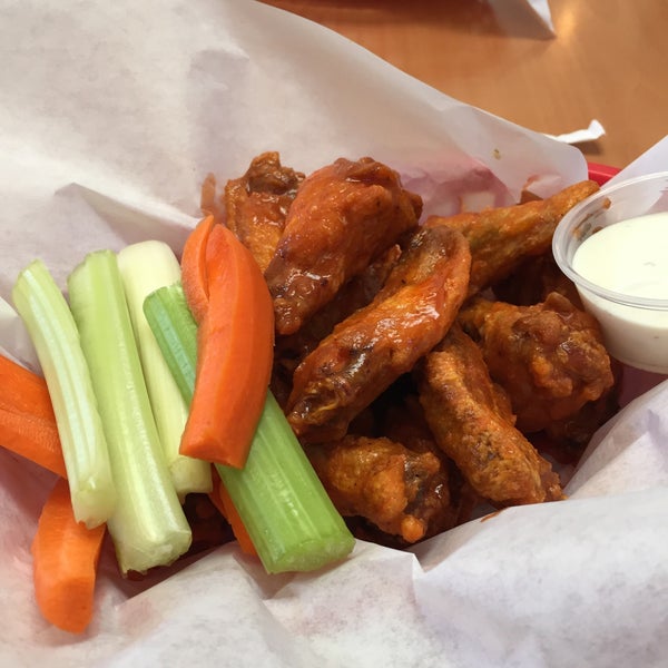 Hot Wings Cafe Old Pasadena 22 tips from 774 visitors