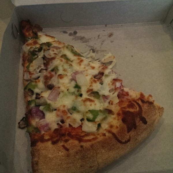 รูปภาพถ่ายที่ Seniore&#39;s Pizza โดย Anastasia I. เมื่อ 3/6/2015