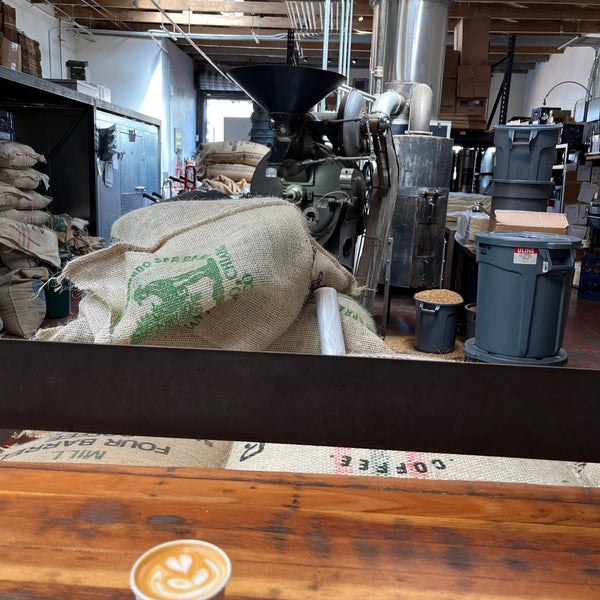 Foto tirada no(a) Four Barrel Coffee por Pingbo J. em 4/27/2024