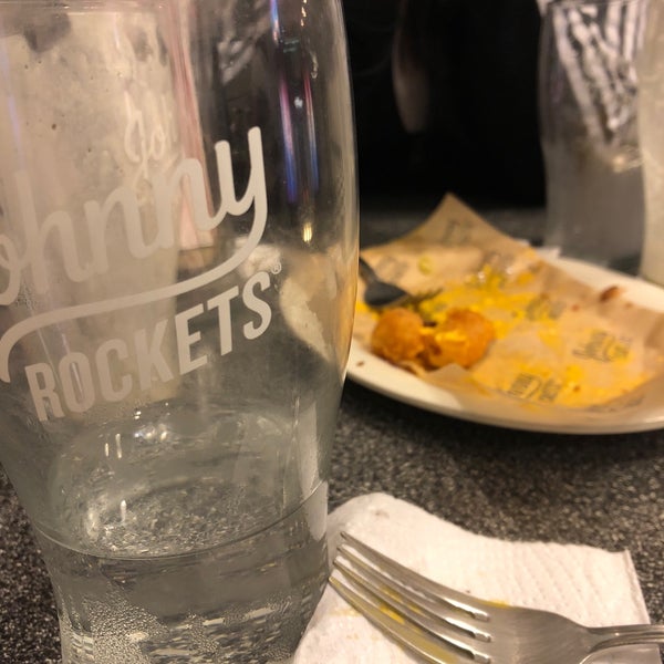 Foto tirada no(a) Johnny Rockets por Gordo R. em 10/30/2018