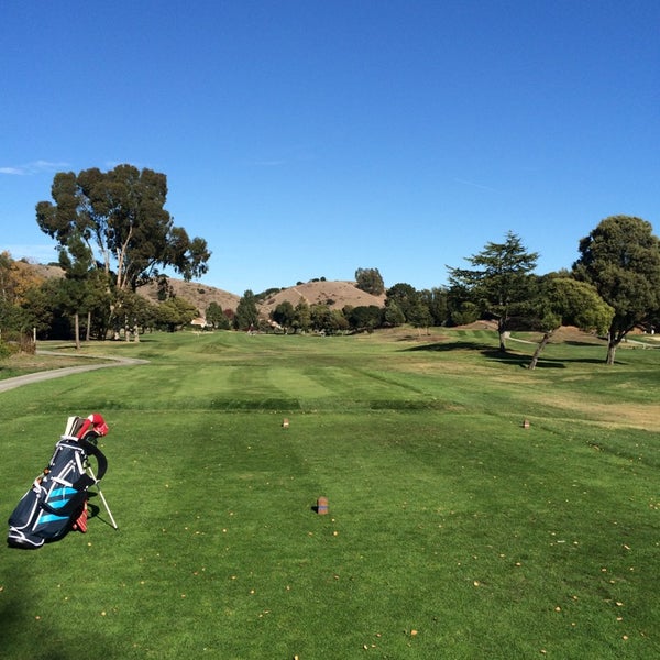 รูปภาพถ่ายที่ Peacock Gap Golf Club โดย Kevin F. เมื่อ 11/15/2014