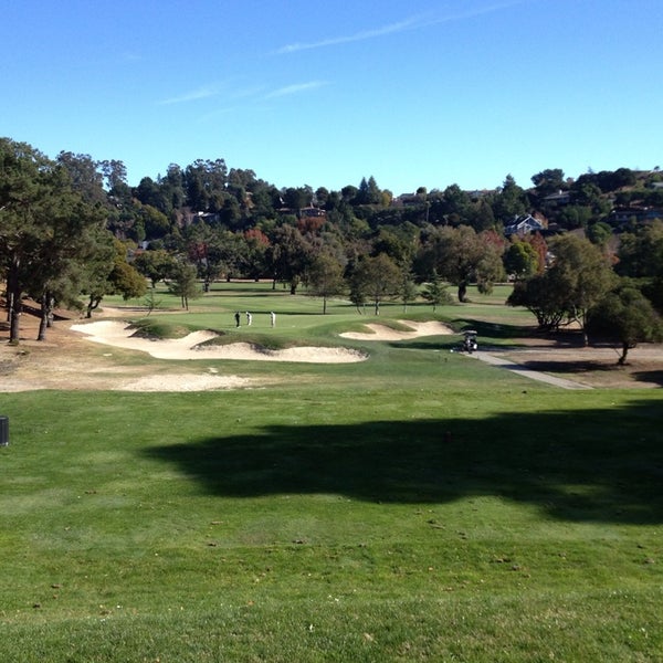 รูปภาพถ่ายที่ Peacock Gap Golf Club โดย Kevin F. เมื่อ 11/16/2013