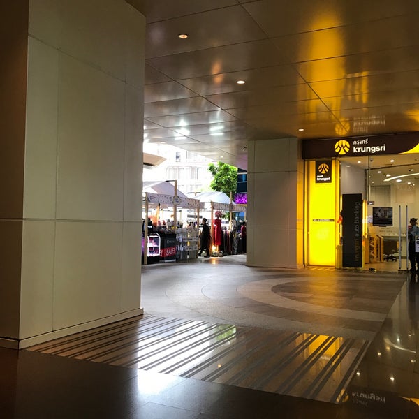 Boots (บู๊ทส์) Q House Center Lumpini