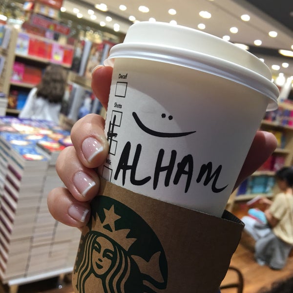 รูปภาพถ่ายที่ Starbucks โดย Elham D. เมื่อ 3/25/2017