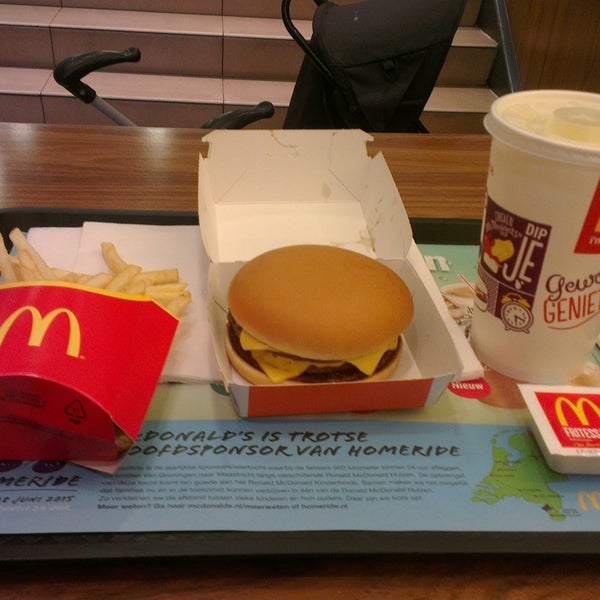 mijn lunch in McDonald's ^_^