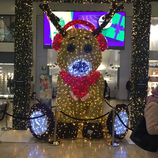 Photo taken at Alexandrium Shopping Center by Rachelle A. on 12/1/2018