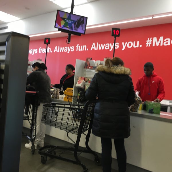 Essex Green Shopping Center Shopping Mall in West Orange