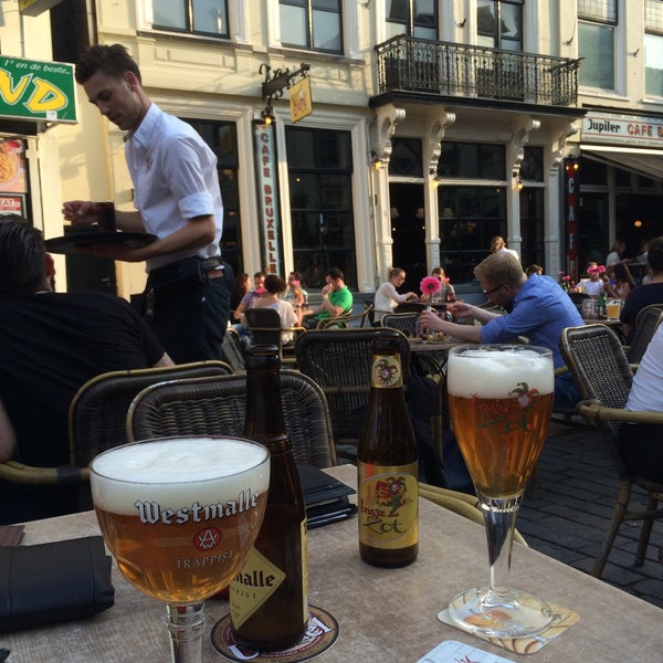 Foto scattata a Café Bruxelles da Dezze il 5/11/2016