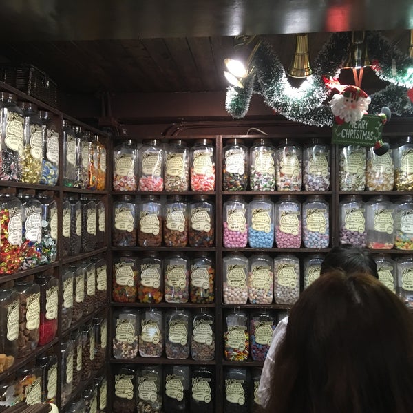11/18/2018 tarihinde Takagi K.ziyaretçi tarafından Mr Simms Olde Sweet Shoppe'de çekilen fotoğraf