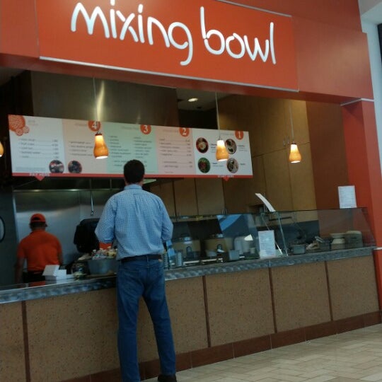 5/15/2014 tarihinde Thaddeus P.ziyaretçi tarafından Mixing Bowl'de çekilen fotoğraf