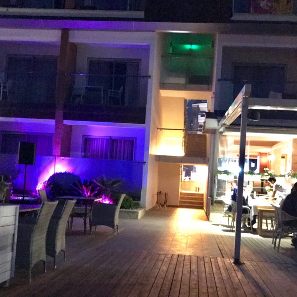 Снимок сделан в Güneş Beach Hotel пользователем Ameed J. 6/7/2017