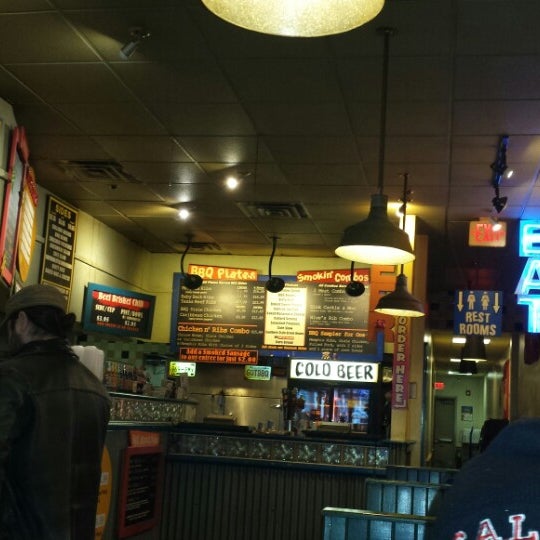 Photo taken at Tennessee&#39;s Real BBQ Real Fast by Edson F. on 12/23/2014