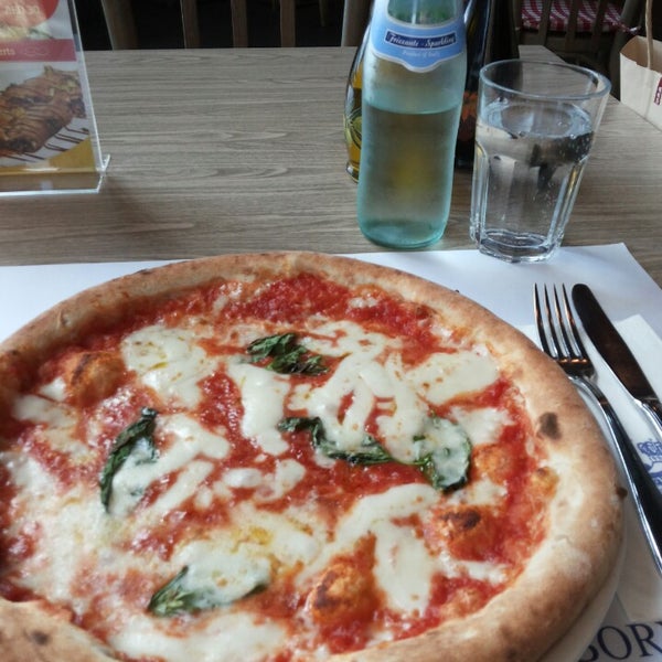 8/22/2014 tarihinde BoRaziyaretçi tarafından Brandi Pizzeria'de çekilen fotoğraf