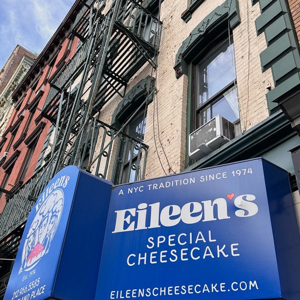 Foto tomada en Eileen&#39;s Special Cheesecake  por Moayed el 5/28/2023