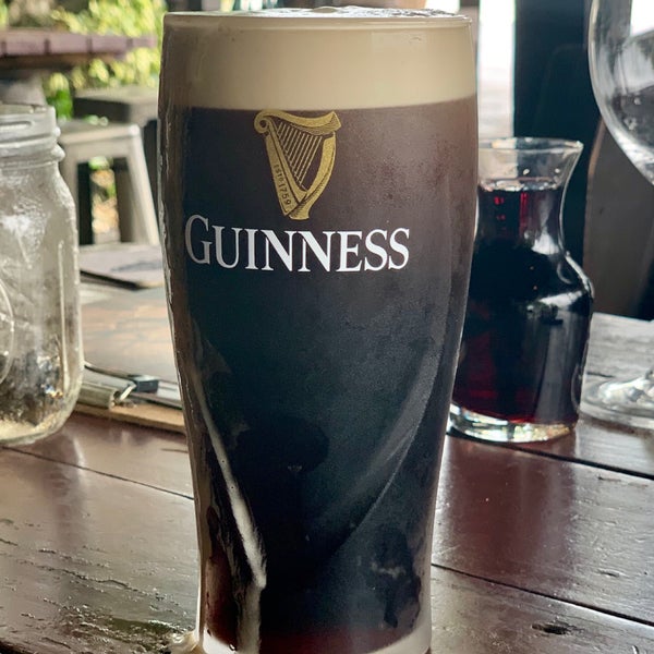 Foto scattata a The Field Irish Pub &amp; Eatery da Katja il 9/22/2019