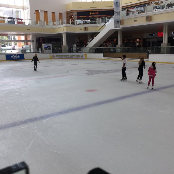 Открытый каток роза хутор. Воробьёвы горы москва каток. Каток на чистых прудах 2022. Бронь катка. Бронь катка.