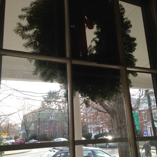 11/29/2012 tarihinde Lois A.ziyaretçi tarafından Colonial Inn Restaurants'de çekilen fotoğraf